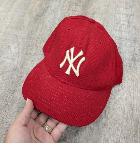 MLB New York Yankees New Era Red Fitted Cap Size 7½ - Picture 1 of 5